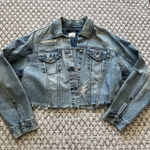 Cool, cropped jeans jacket
